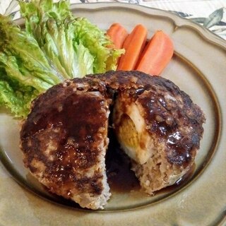 ♪BBQソースが合う♡茹でたま入りハンバーグ♪